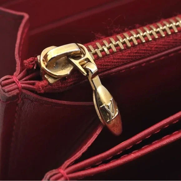 Authentic Louis Vuitton Vernis Zippy Wallet Long Purse Red.